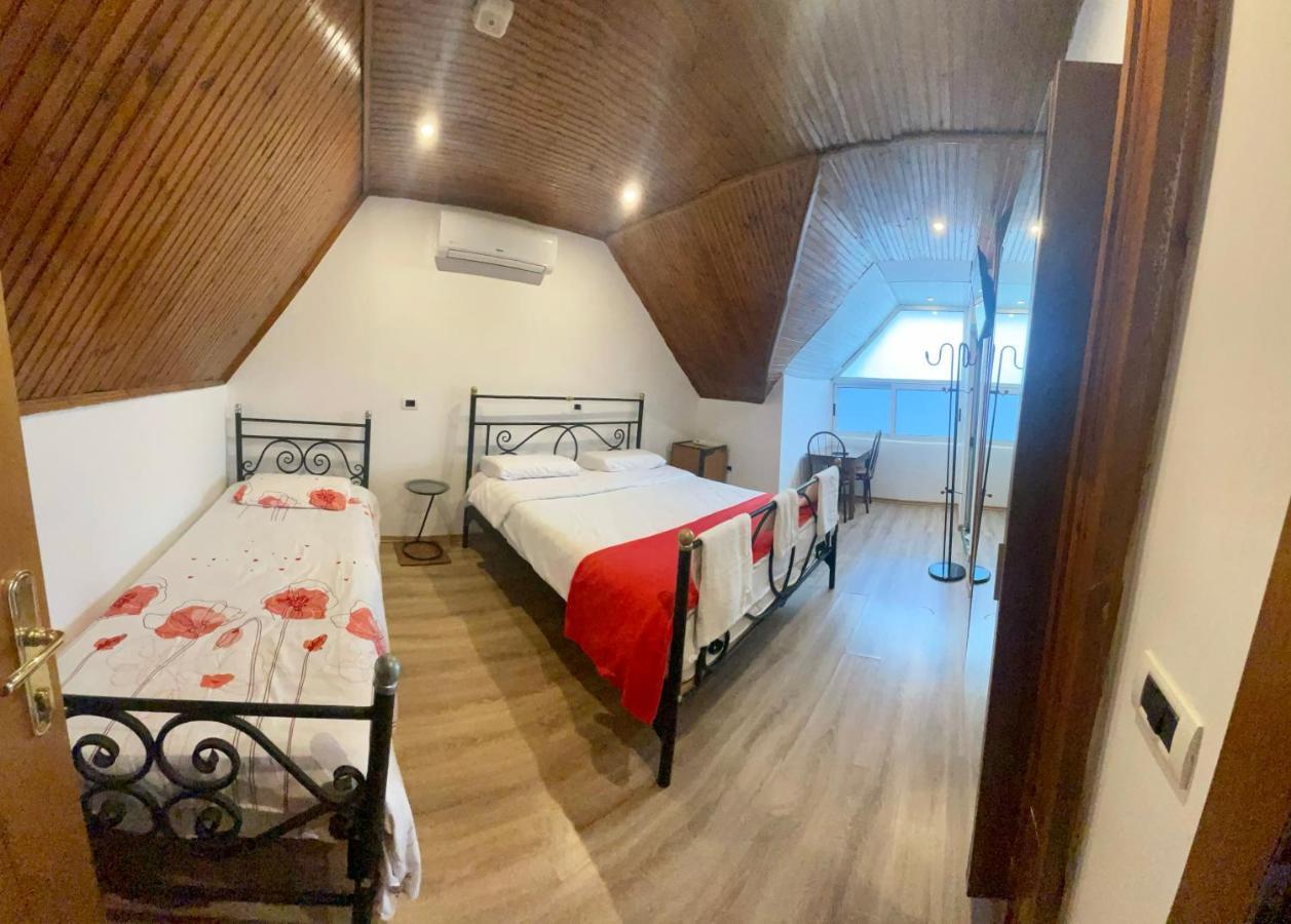 Hotel Drinos Tirana Esterno foto