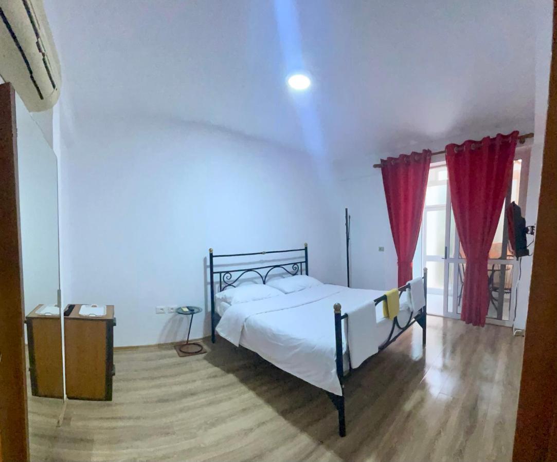 Hotel Drinos Tirana Esterno foto