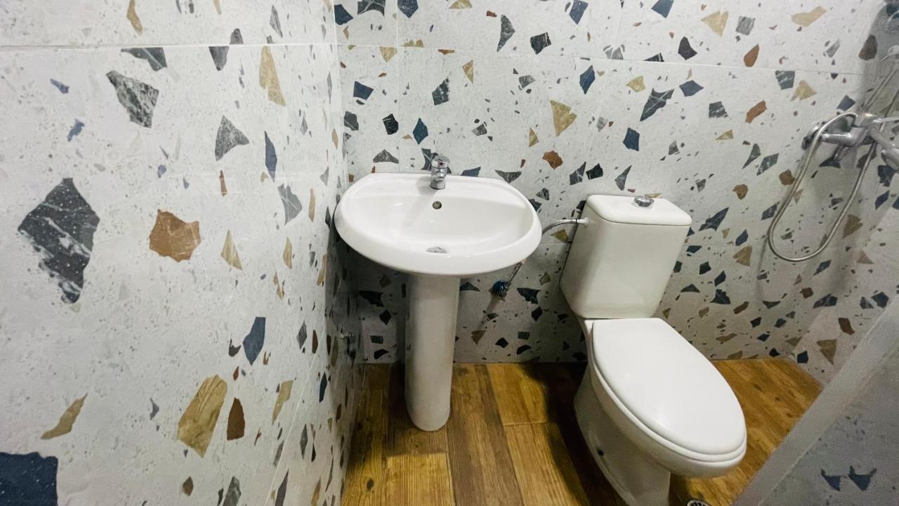Hotel Drinos Tirana Esterno foto