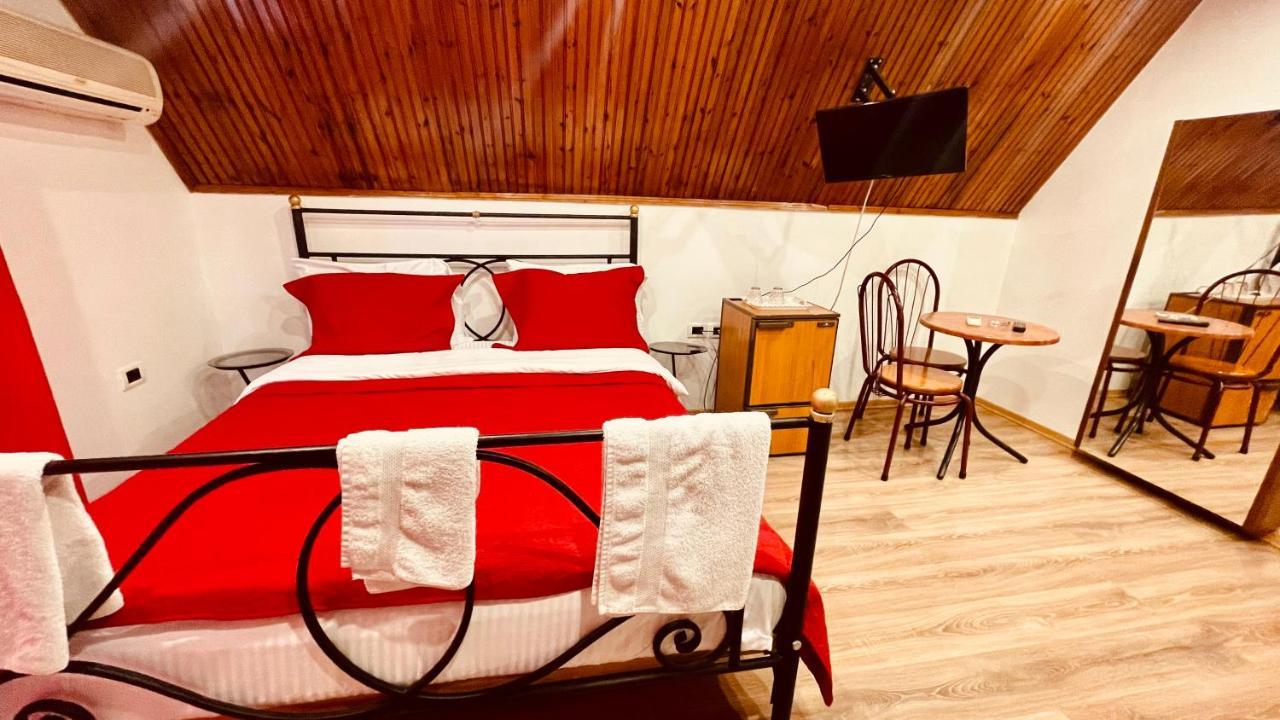 Hotel Drinos Tirana Esterno foto