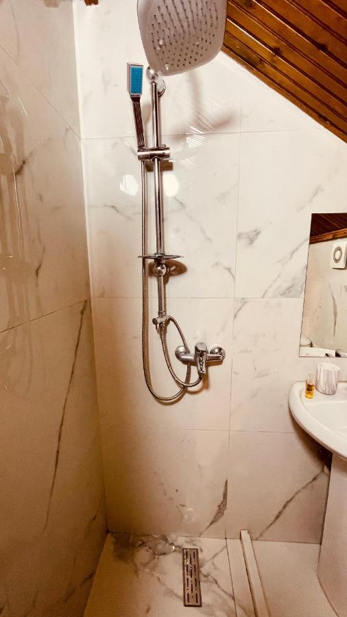 Hotel Drinos Tirana Esterno foto