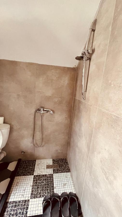 Hotel Drinos Tirana Esterno foto