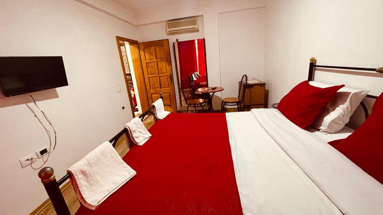Hotel Drinos Tirana Esterno foto